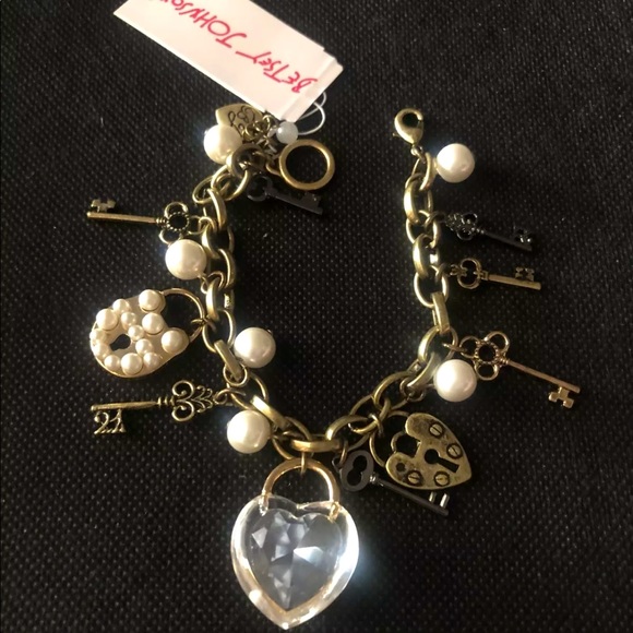 Betsey Johnson Gold Tone Brass Ox Lock & Key Charm Bracelet Crystal/Faux Pearl - Picture 4 of 8